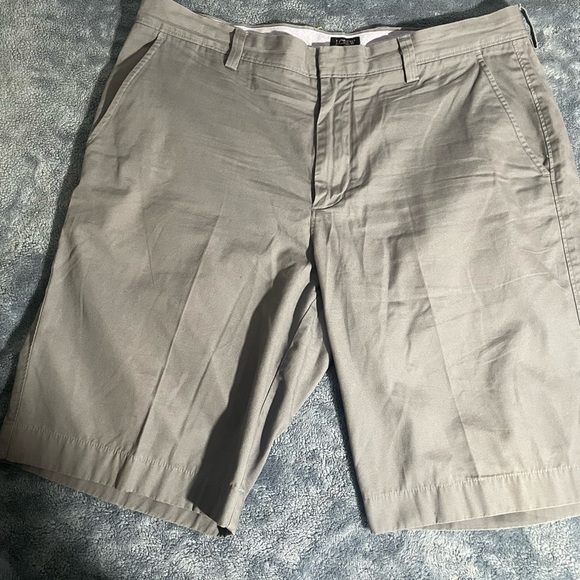 J. Crew Gray Flat Front Shorts for Casual Style - Picture 1 of 3